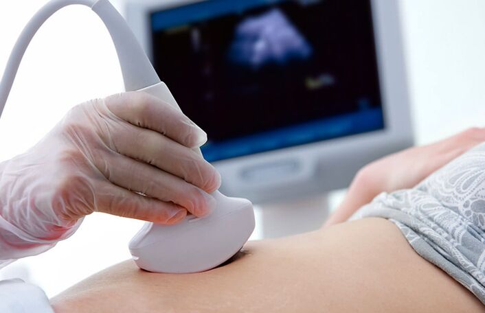 Eine Ultraschalluntersuchung der Blase kann bei der Diagnose einer Blasenentzündung bei einer Frau hilfreich sein.